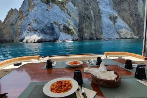 Review img # 35 of the yacht Prime